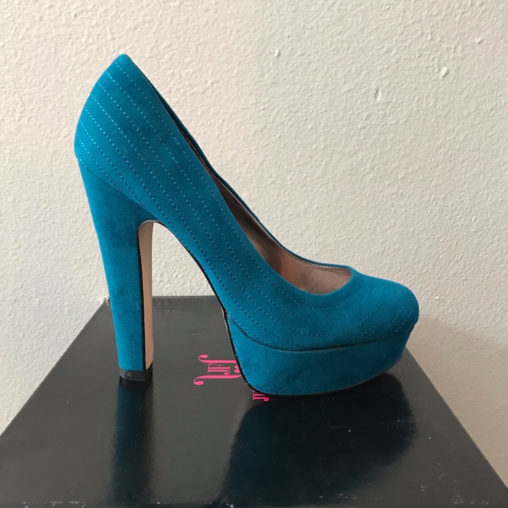 Heels - Picture 4 of 4